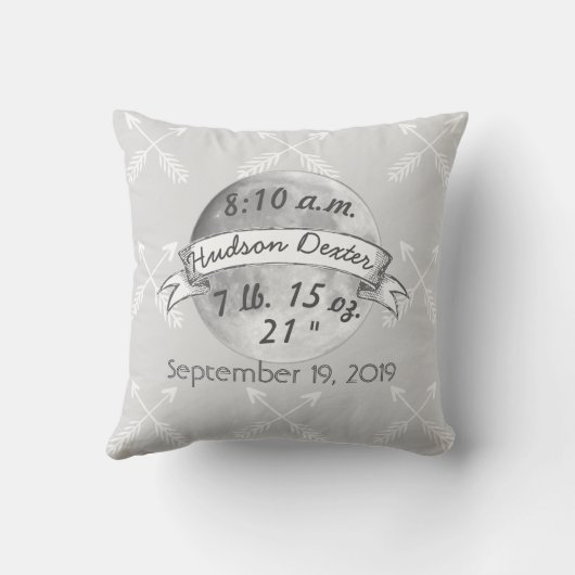 Eine Mütterarbeit ist von Sohn zu Sohn auf dem Mon Kissen (Rückseite)