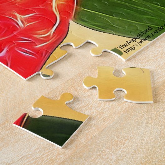 Eine Nah-Up-Blume mit einem fett roten Anthurium Puzzle (Seite)