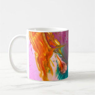 Eine Nahaufnahme von farbenfrohen abstrakten Ölgem Kaffeetasse