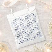 Eine nahe Hydrangea zeigt ihr zartes p Geschenktütchen (Ausgeschnitten)