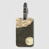 Eine nahe Sicht auf Fantasiewelten und ihre Monde Gepäckanhänger (Vorderseite Vertikal)