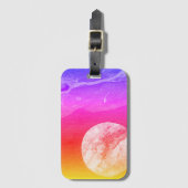 Eine nahe Sicht auf Fantasiewelten und ihre Monde Gepäckanhänger (Vorderseite Vertikal)