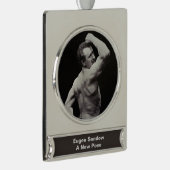 Eine neue Pose von StrongMen Eugen Sandow Bodybuil Banner-Ornament Silber (Rechts)