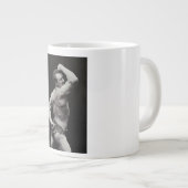 Eine neue Pose von StrongMen Eugen Sandow Bodybuil Jumbo-Tasse (Vorderseite Rechts)