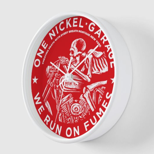 Eine Nickelgarage. Wir laufen mit Wandschranken R/ Uhr (Winkel)