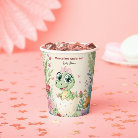 Eine Niedliche Dinosaurier ist auf dem Weg zur Bab Pappbecher (Insitu)