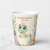 Eine Niedliche Dinosaurier ist auf dem Weg zur Bab Pappbecher (Vorderseite)