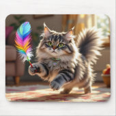 Eine Niedliche, flauschige Katze, die eine Feder j Mousepad (Vorne)