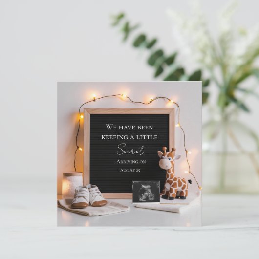 Eine niedliche fröhliche Ankündigung einer Schwang (Stehend Vorderseite)