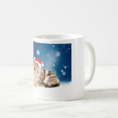 Eine Niedliche Katze, die einen Weihnachtsschnee i Kaffeetasse (VorderseiteRechts)