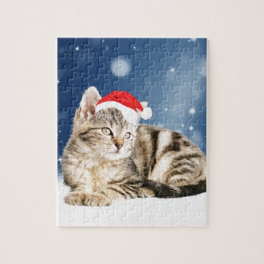Eine Niedliche Katze, die einen Weihnachtsschnee i Puzzle (Vertikal)
