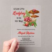 Eine Niedliche kleine Ladybug ist auf dem Weg zur  Acryleinladungen (Insitu (Handheld))