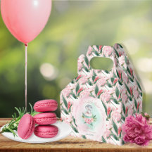 Eine Niedliche kleine Maus ist auf dem Weg zur Mäd