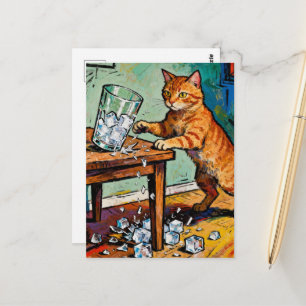 Eine niedliche rote Katze wirft ein Glas Eis um Postkarte