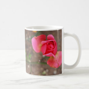Eine November-Rosenknospe Kaffeetasse