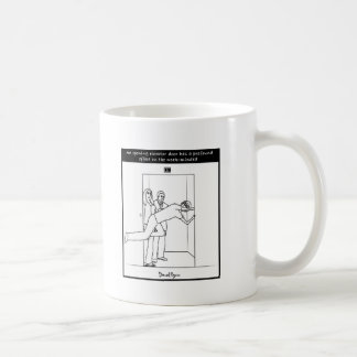 Eine Öffnungsaufzugstür… Kaffeetasse