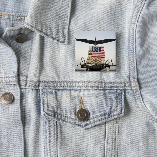 Eine Palette mit humanitärer Hilfe Button (Beispiel)