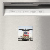 Eine Palette mit humanitärer Hilfe Magnet (In Situ (Geschirrspüler))