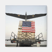 Eine Palette mit humanitärer Hilfe Magnet (Vorne)