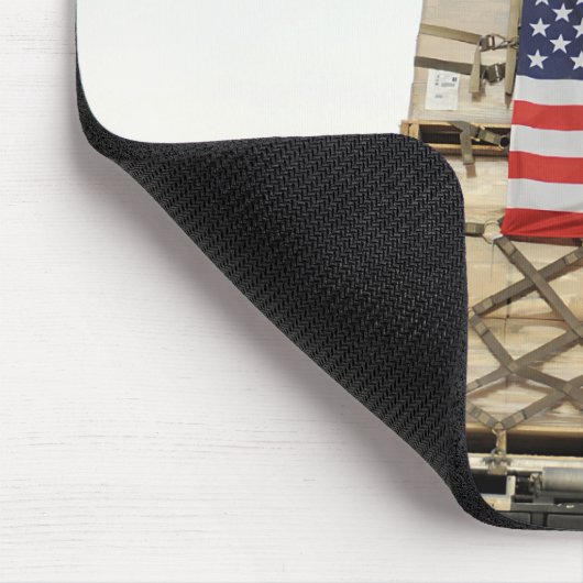 Eine Palette mit humanitärer Hilfe Mousepad (Ecke)