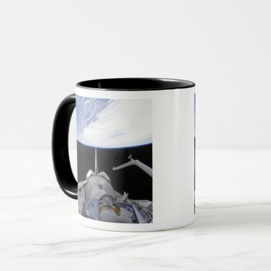 Eine partielle Ansicht des Tranquility-Knotens Tasse (Vorderseite Links)