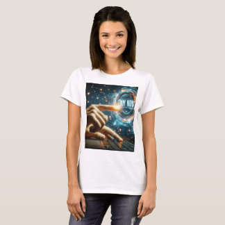 eine Person, die ein Notebook mit dem Wort "kaufen T-Shirt