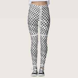 Eine Person, die hochgeschnittene weiße Leggings t