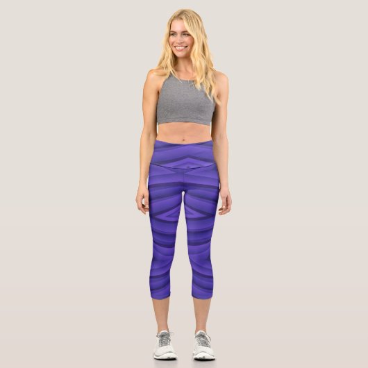 Eine Person, die violette Leggings mit einem geome (Vorderseite)