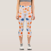 Eine Person trägt bunte Leggings (Vorderseite)
