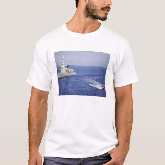 Eine portugiesische Marine-Mannschaft in einem auf T-Shirt (Vorderseite)
