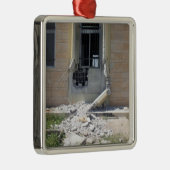 Eine raketengetriebene Granate Ornament Aus Metall (Rechts)