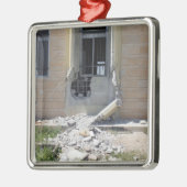 Eine raketengetriebene Granate Ornament Aus Metall (Links)