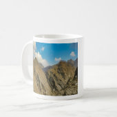 Eine raue Tasse der Bergpass (Vorderseite Links)