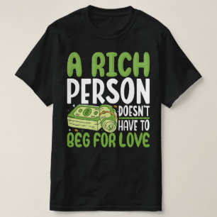 Eine reiche Person muss nicht um Liebe bitten T-Shirt