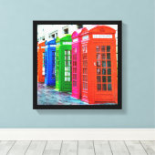 Eine Reihe farbenfroher Telefonboxen Leinwanddruck (Insitu (Holzboden))