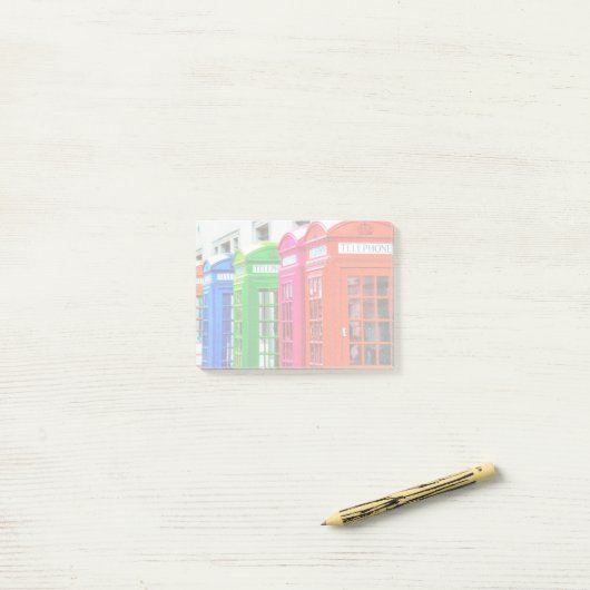 Eine Reihe farbenfroher Telefonboxen Post-it Klebezettel (Auf Schreibtisch)