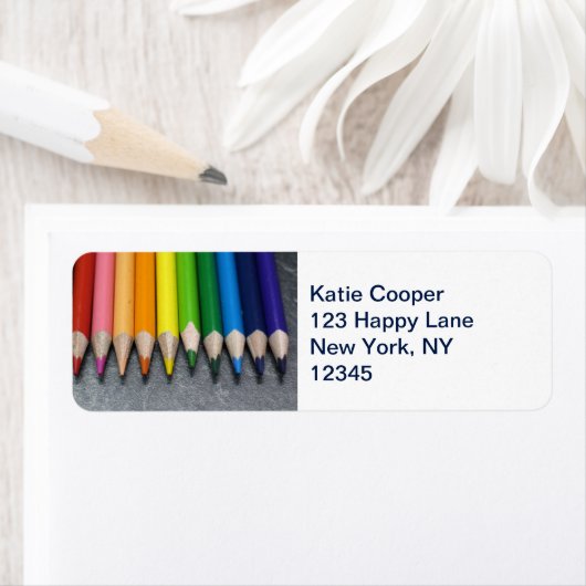 Eine Reihe farbiger Stifte. (Insitu)