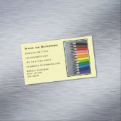 Eine Reihe farbiger Stifte. Magnetische Visitenkarte (Beispiel)