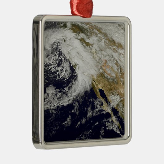 Eine Reihe starker Stürme mit heftigen Winden 2 Silbernes Ornament (Rechts)