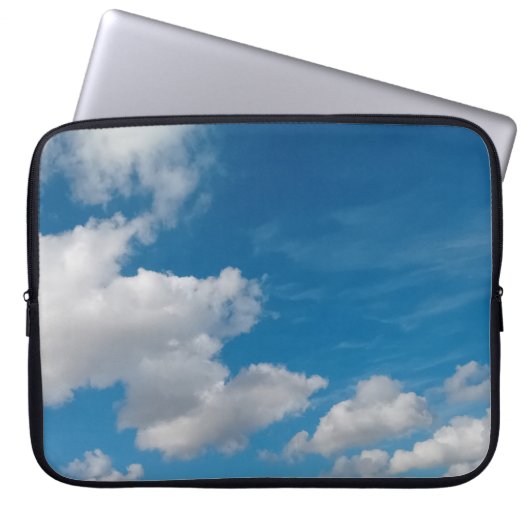 Eine Reihe von Wolken Laptopschutzhülle (Vorderseite)