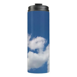 Eine Reihe von Wolken Thermosbecher