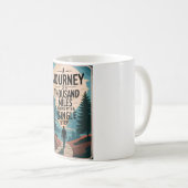 Eine Reise von tausend Meilen beginnt mit einem Si Kaffeetasse (VorderseiteRechts)