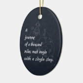 "Eine Reise…" Zen-Sprichwort Keramik Ornament (Links)