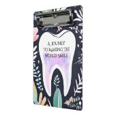 Eine Reise zum Lächeln: Boho Floral Dental Sudent Mini Klemmbrett (Gewinkelt2)