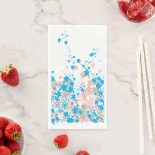 Eine reizvolle Einrichtung mit blauen und rosa Blu Serviette