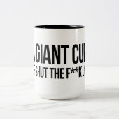 Eine riesige Tasse schloss den Ärmel hoch (Mittel)