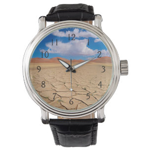 Eine rissige Wüstenebene Armbanduhr