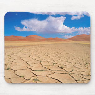 Eine rissige Wüstenebene Mousepad