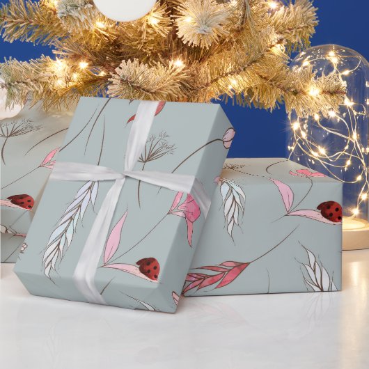 Eine Rolle Tapete mit hellgrauem Hintergrund Geschenkpapier (Feiertage)