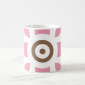eine rosa Blume auf braunem Hintergrund Kaffeetasse (Mittel)